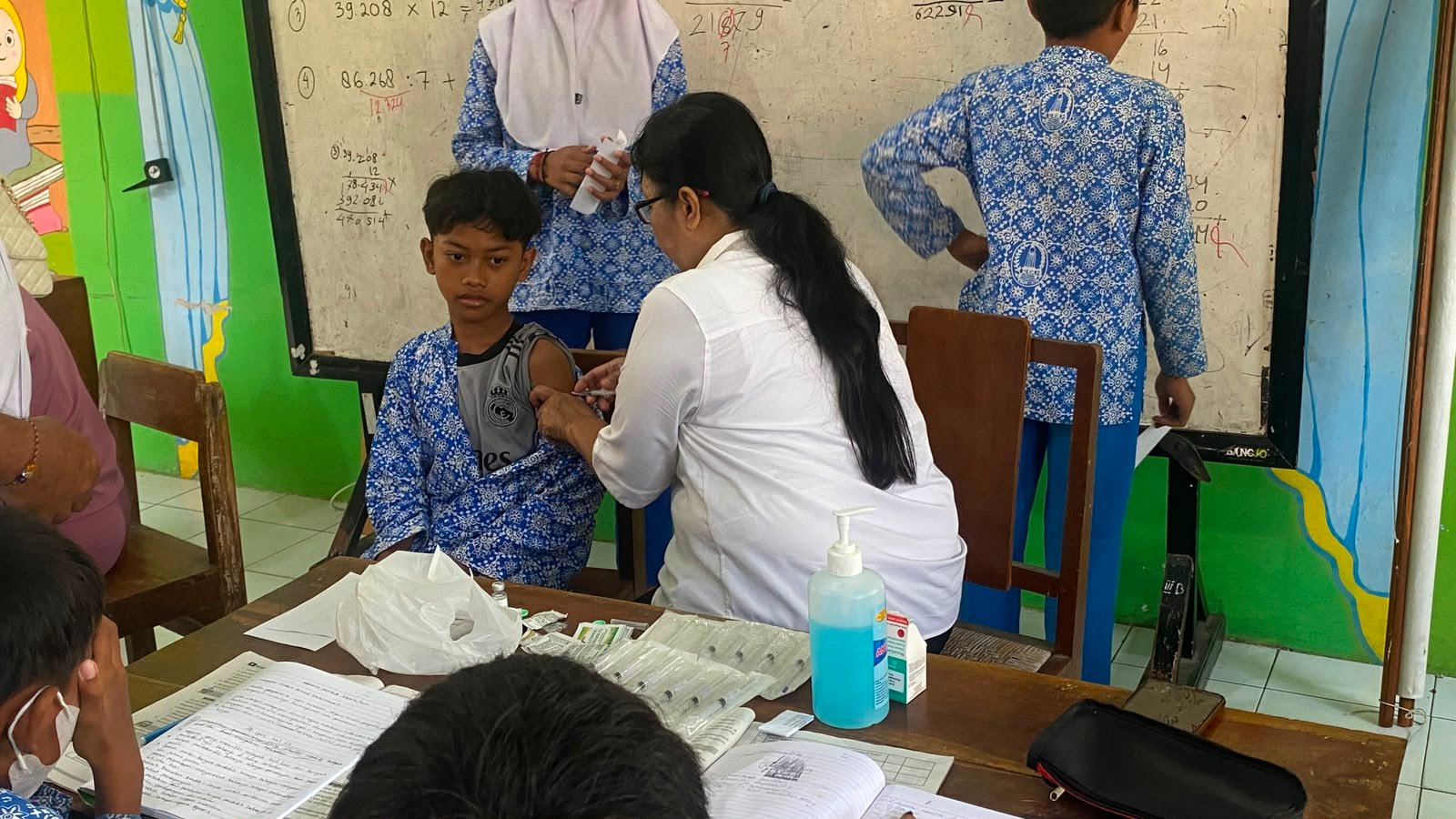 Bulan Imunisasi Anak Sekolah (BIAS) di SD Negeri 2 Wijirejo
